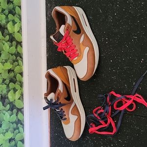 Nike Air Max size 8.5 men's, 10 women's all leather